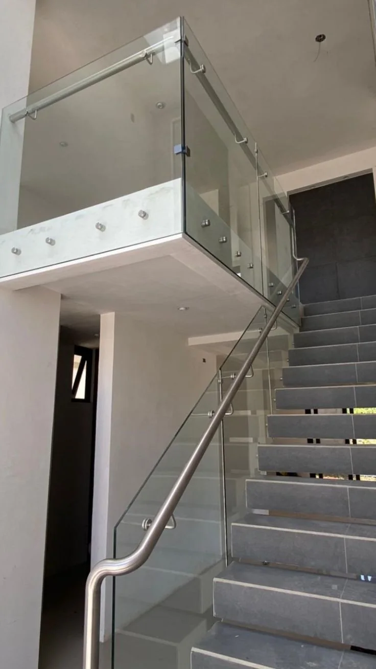 Barandas de acero con vidrio - DEIBI ARIAAN COMPANY SAC