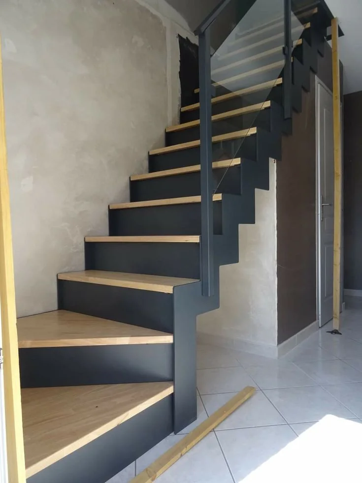 Escaleras metálicas de diseño - DEIBI ARIAAN COMPANY SAC