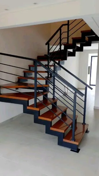 Escaleras metálicas de diseño - DEIBI ARIAAN COMPANY SAC