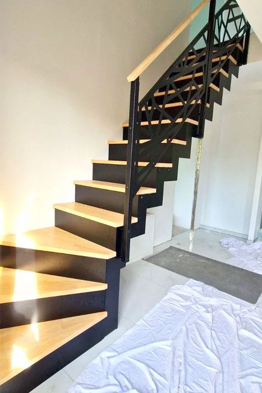 Escaleras metálicas de diseño - DEIBI ARIAAN COMPANY SAC