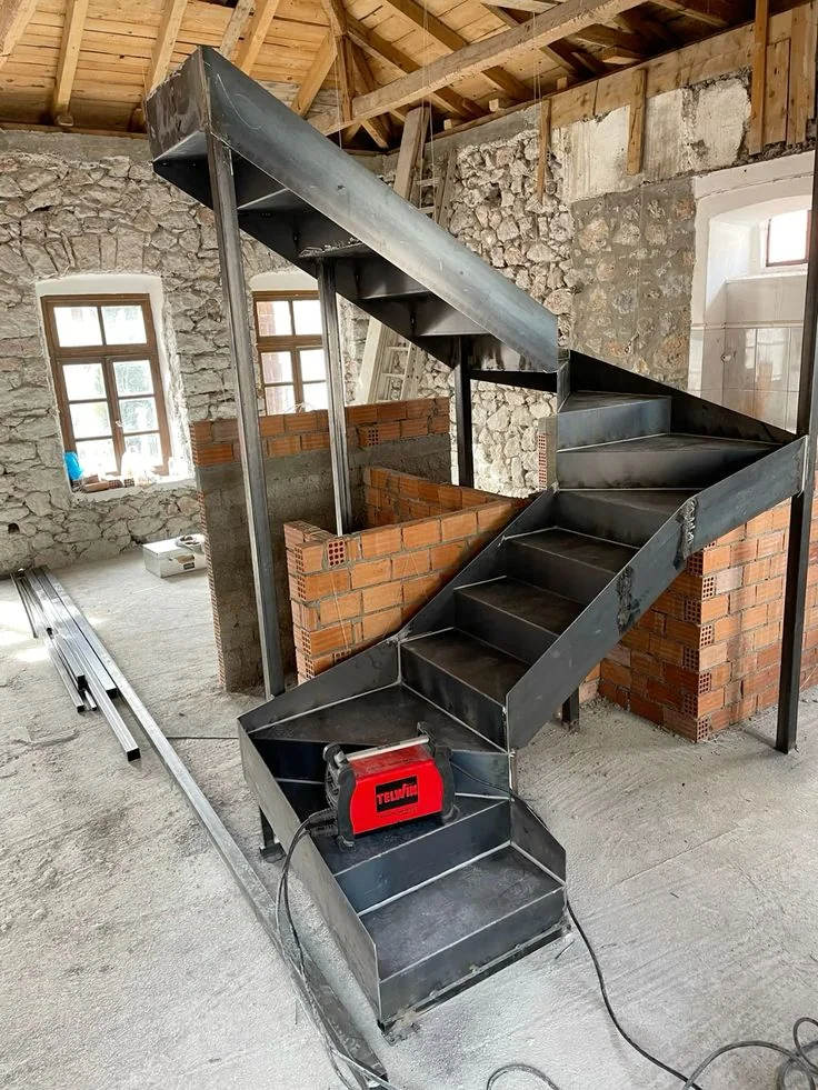 Escaleras industriales y residenciales - DEIBI ARIAAN COMPANY SAC