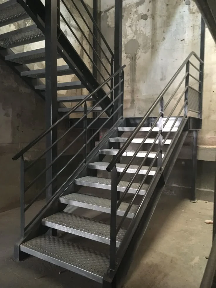 Escaleras industriales y residenciales - DEIBI ARIAAN COMPANY SAC