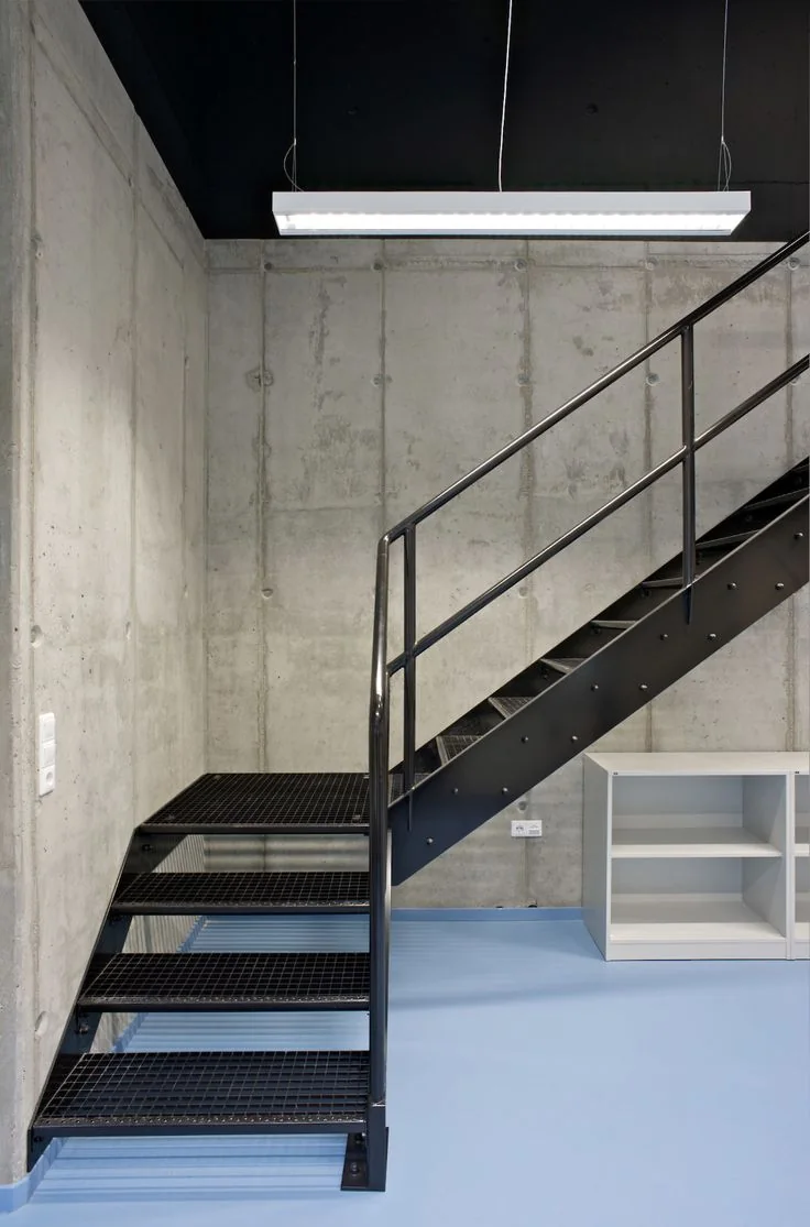Escaleras industriales y residenciales - DEIBI ARIAAN COMPANY SAC
