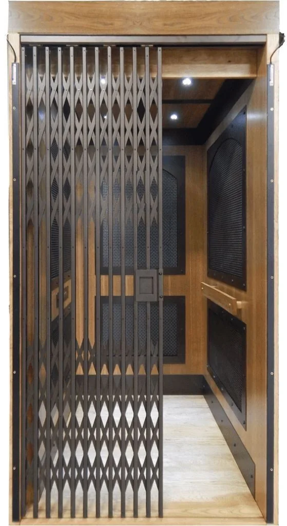 Puerta plegable metálica modelo acordeón - DEIBI ARIAAN COMPANY SAC