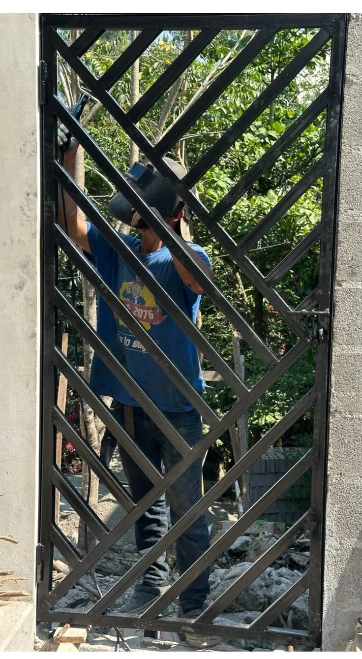 Puertas de fierro en rejas - DEIBI ARIAAN COMPANY SAC